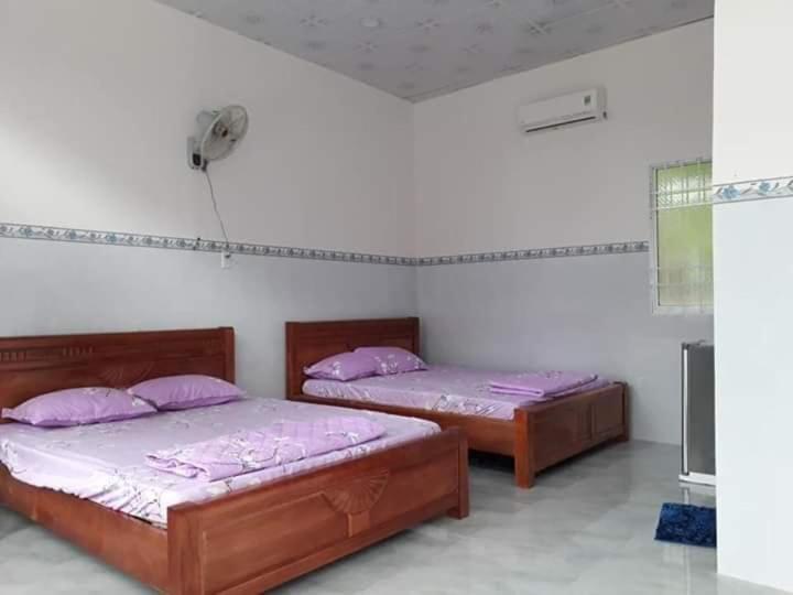 Hotel Nhà Nghỉ NgọC PhuọNg Hon Son Lai Son Habitación foto